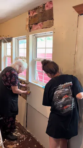 Part 3  renovating my grandparents house ##clean##cleaning##CleanTok##cleanwithme##cleaningtiktok