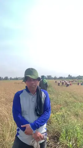 اللهم صل على سيدنا محمد وعلى آل سيدنا محمد  semoga berkah untuk kita berataan, aamiin 