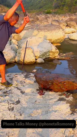 My Dad Cracked Open a Rock… Then the Gold Started Showing Up 💰⛏️😱 #goldprospecting #goldpannig #treasurehunting #outdooradventure #golddiscovery 