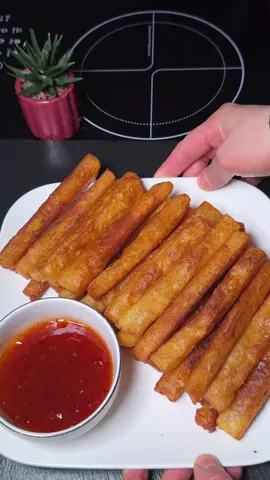 DON’T FRY POTATOES LIKE THIS… UNTIL YOU TRY THIS RECIPE! 🤯🥔🔥 🥔 Crispy Potato Sticks 🇺🇸📝 Ingredients: * 5–6 potatoes * Salt, to taste * 1 tsp paprika * Black pepper, to taste * Mixed peppers, to taste * 3 tbsp starch * Vegetable oil, for frying 👩‍🍳 Instructions: 1. Peel the potatoes, cut them into large pieces, and boil them in salted water until completely tender. 2. Drain all the water and mash the potatoes until smooth. 3. Add salt, paprika, black pepper, mixed peppers, and 3 tablespoons of starch. 4. Mix everything well until you have a smooth potato mixture. 5. Place the mashed potato mixture onto a sheet of parchment paper and cover it with another sheet of parchment paper. 6. Using a rolling pin, roll the mixture into an even layer. 7. Remove the top sheet of parchment paper and cut the potato layer into long strips. 8. Heat enough vegetable oil in a frying pan. 9. Fry the potato strips until golden and crispy on all sides. 🔥🥔 10. Serve hot with your favorite sauce! 😍 Crispy on the outside and soft and tender on the inside! 🤤🔥 #CrispyPotatoSticks #PotatoRecipe #EasyRecipe #PotatoLovers #CrispyPotatoes