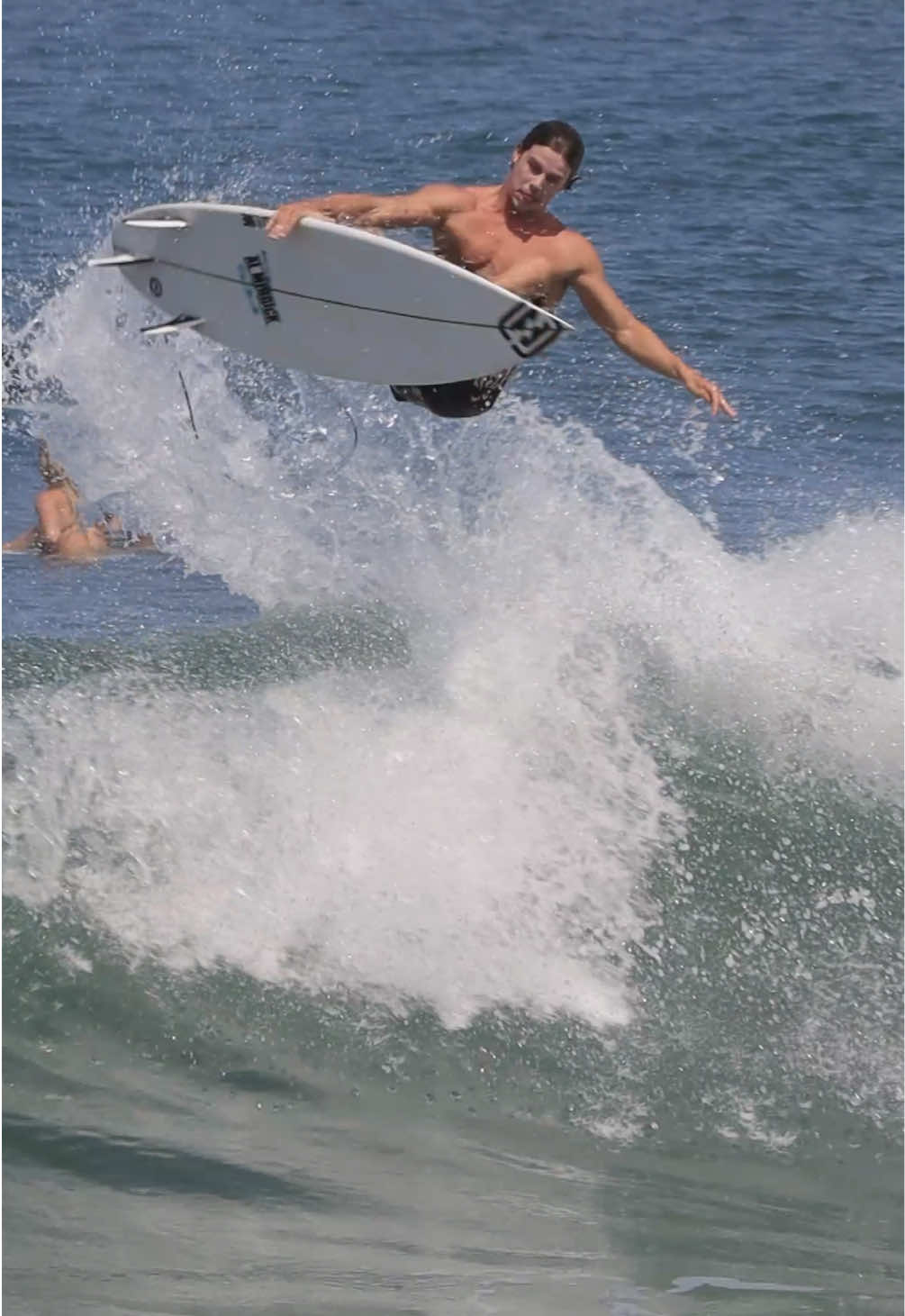 Fun surf in canggu 🎥 @SURFERS OF BALI #fyp #surf #surfing #canggu #bali 
