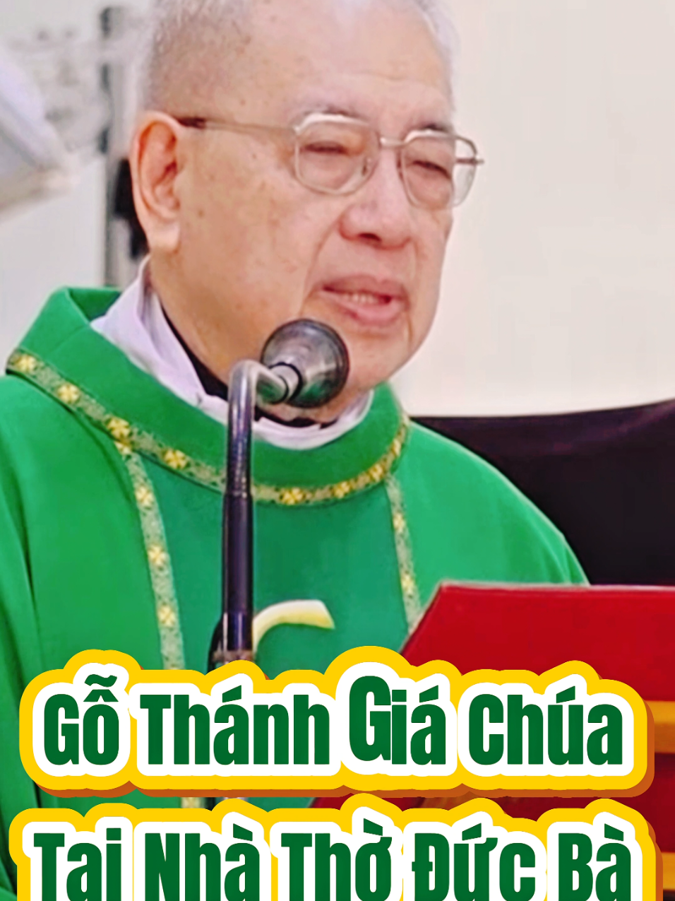 Gỗ Thánh Giá Chúa 2000 năm tuổi được chưng bày vào Chúa Nhật trước Lễ Suy Tôn Thánh Giá 2026, tại Nhà Thờ Đức Bà Sài Gòn. #linthonmin #nhathoducba #nhathoducbasaigon #inhaxiohovanxuan #thanhgiachua 