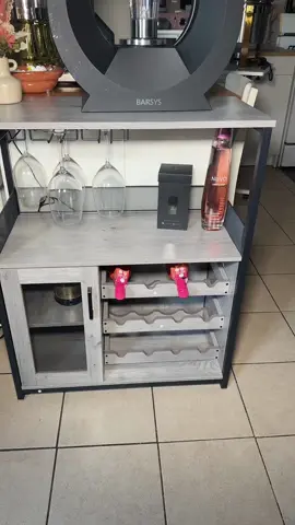 Garvee con tiras LED, estantes ajustables, botelleros extraibles, soportes para copas, cajones y estantes de almacenamiento; disponibles en varios colores y acabados para espacios pequeños y uso doméstico.@Garvee Minimaluxe #cornerbar #barencasa ##mueblesmodernos #dealsforyoudays ##homedecor