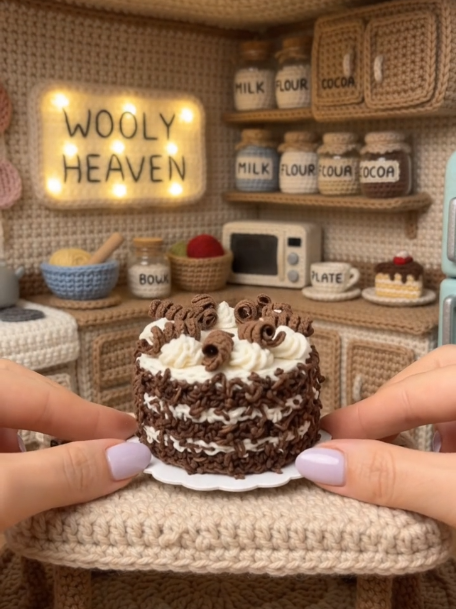 Tiny chocolate 🍫 cake 🎂  #cake #chocolatecake #oddlysatisfying #asmr #crochet 