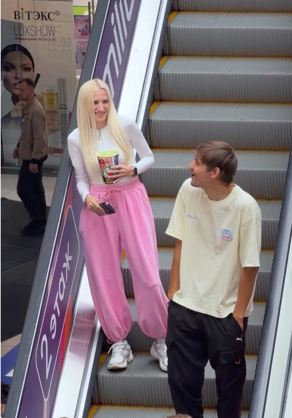 #AlexEasy #Escalator #Pranks 