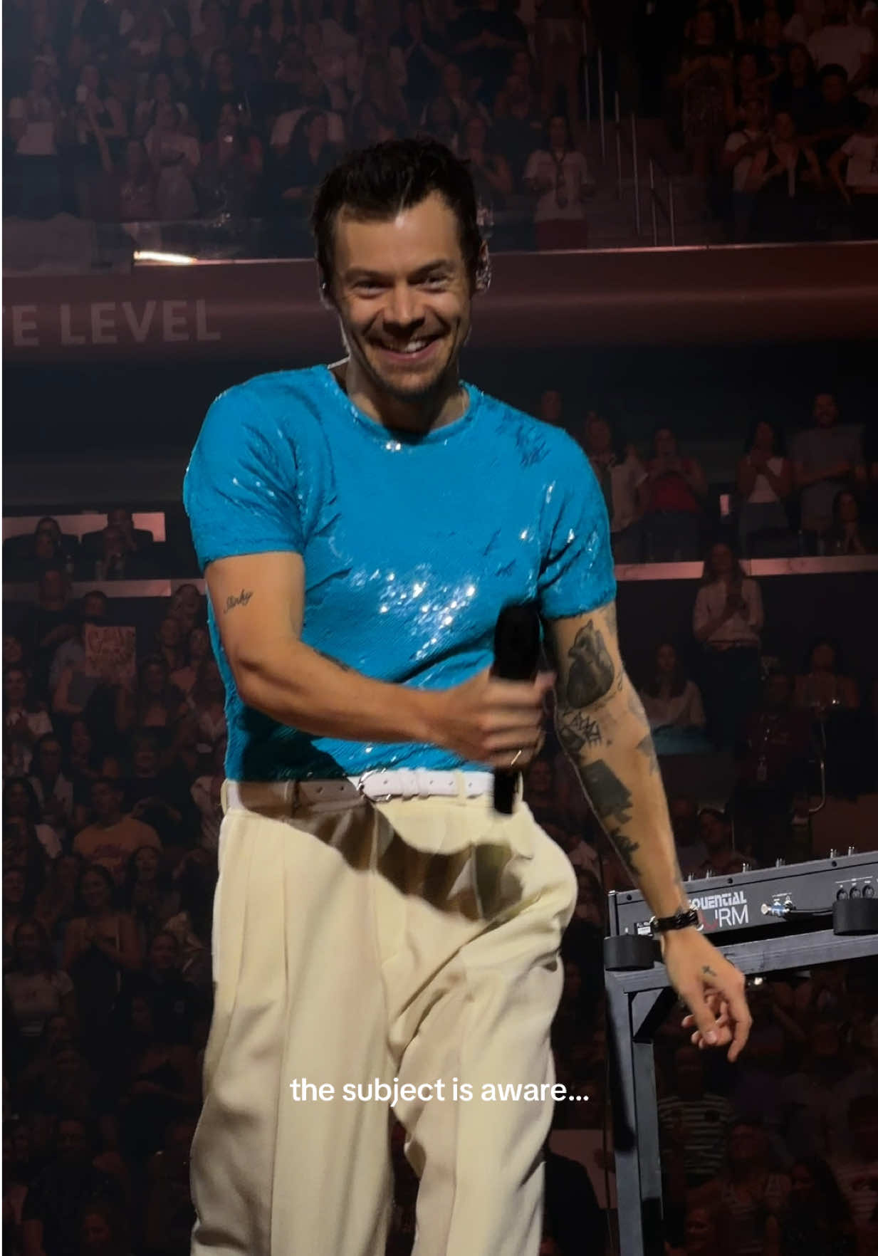 like what do you mean he knows about satellite stomps. hello. #togethertogethertour #harrystyles #satellitestomps #concert #fyp 