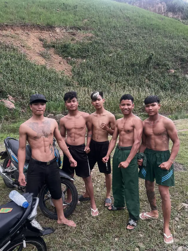 ai tơ tung chào nhau cái 😅