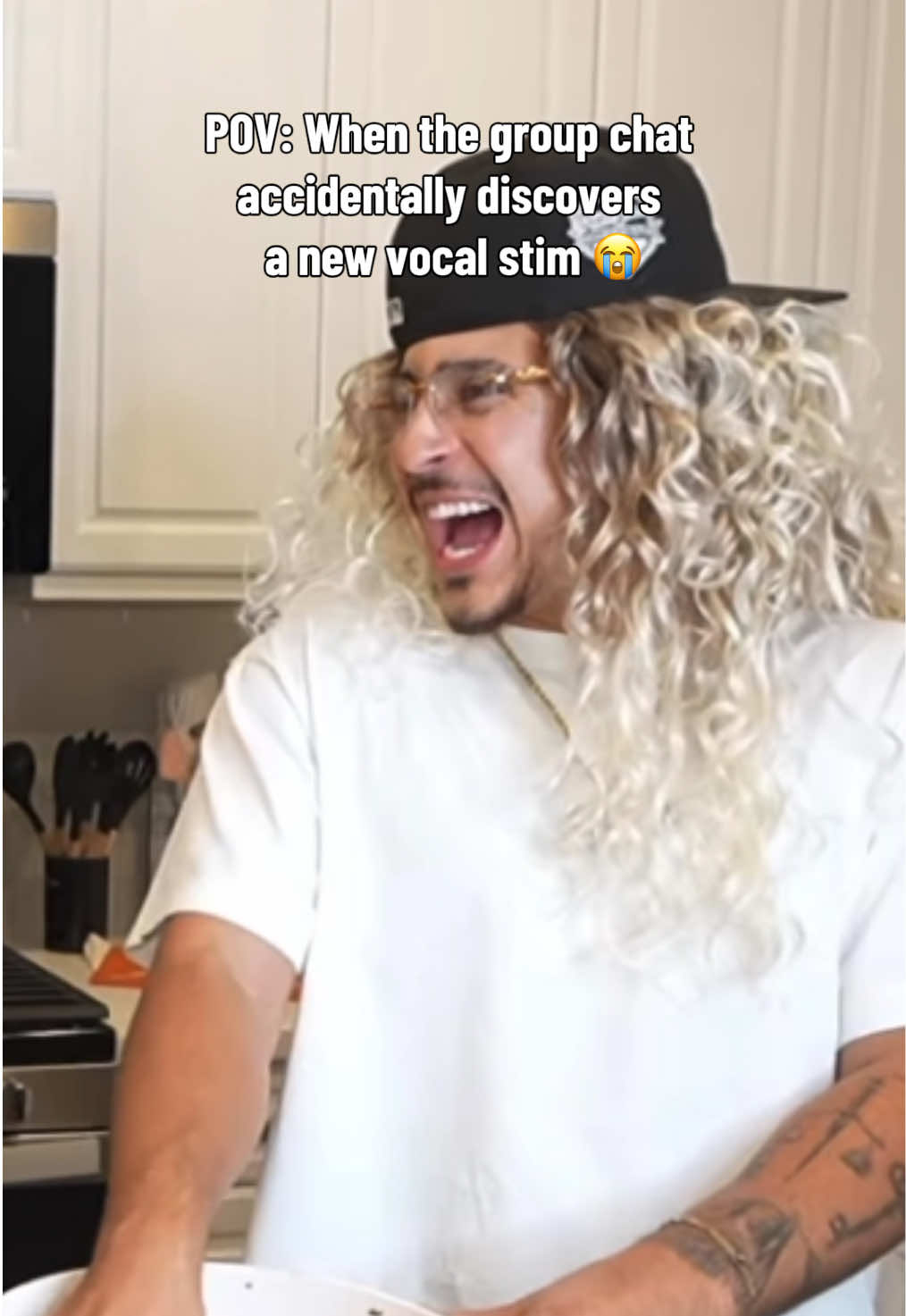 Love it when the joke develops its own theme song 😂 @ADAMRAY @blesiv @dadmcdouble #FYP #song #groupchat #blesiv #adamrayokay 