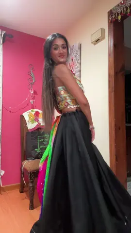 we alrd know what time it is #browngirl #gujarati #gujju #garba #brown dc: @kushbag 