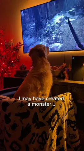 He was supposed to help keep me calm, but now he’s made the game scarier and more immersive with those little movements 😂💀 #dogwatchingtv #adorablegoldens #horrorgames #scarygames #jumpscare
