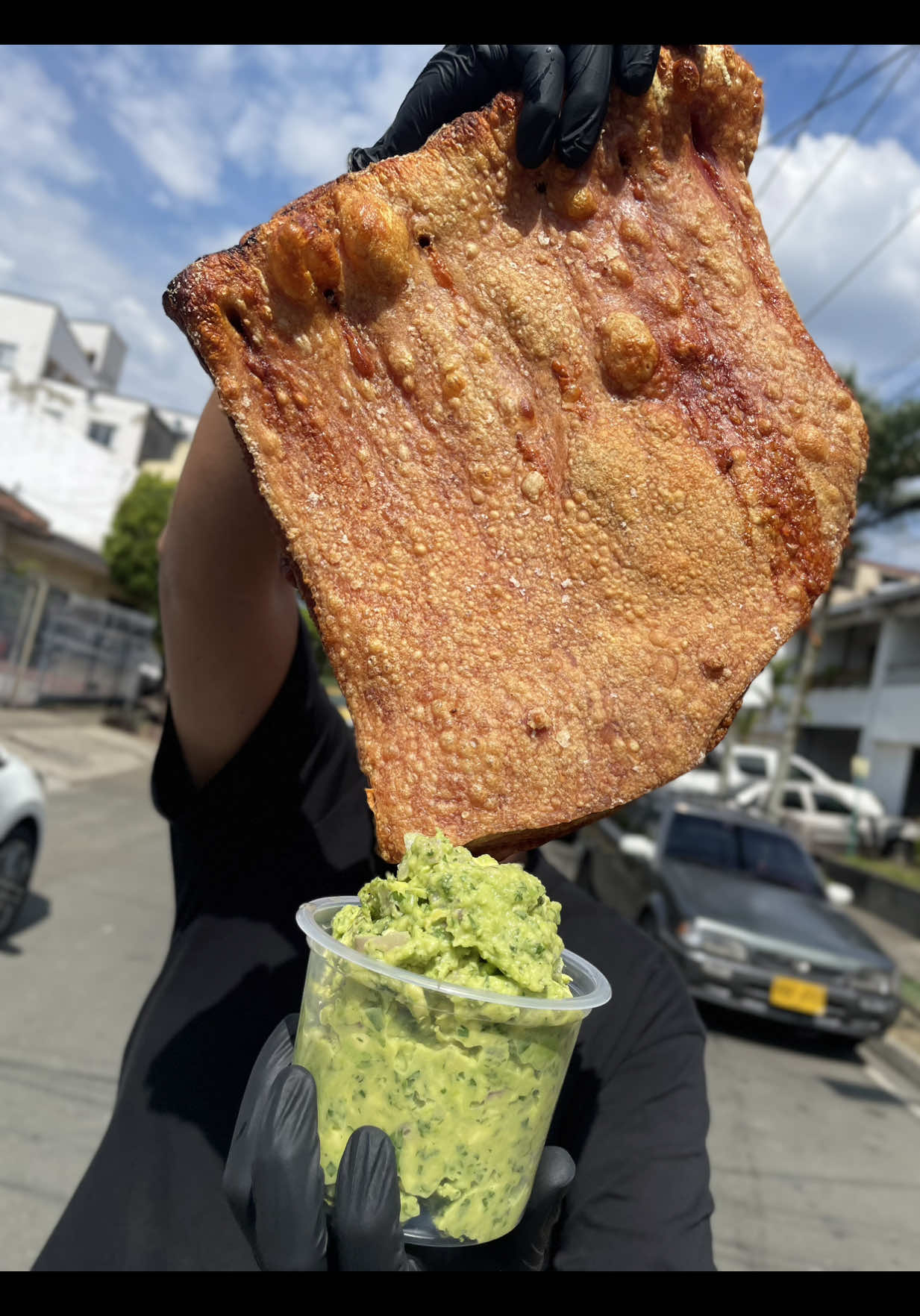 UN CHICHARRONSITO O QUE 🥑🥓🍋‍🟩⁉️ ✍️Abiertos todos los días  Sede sur cra 40#9-08 Cambulos  Calle42norte#4n-184 flora Cali 📍 📱recoger tienda o pide por RAPPI y DIDI  Redes sociales @satillosfamilyy @sebasatillos  #cali #chicharron #guacamole 