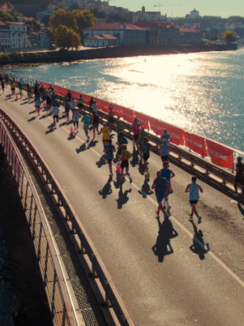Hyundai Meia Maratona do Porto 2026! 🏃🏃‍♀️ Da partida à meta, cada quilómetro trouxe uma história. E cada incentivo fez a diferença🧡 Mais uma vez, ficou provado que a corrida é feita de muito mais do que tempo e distância 💪 É feita de coragem para começar, força para continuar e pessoas que tornam cada passo ainda mais especial 🧡 Obrigado a todos os que fizeram parte desta edição: a correr, a apoiar ou simplesmente a dar aquele último incentivo e fizeram deste dia uma memória para guardar. Agora é recuperar, celebrar e começar a sonhar com o próximo desafio 😉🏁 #SportZone #sportforlife #MeiaMaratonaDoPorto #Running #corrida #porto #fyp