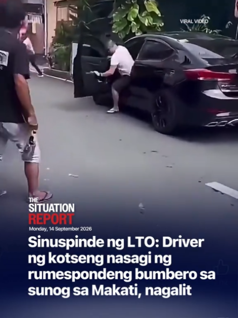 PINAGPAPALIWANAG NG LTO WATCH: #Viral ang video ng driver ng itim na sasakyang ito nang masagi ng bumberong rumeresponde sa sunog sa Makati nitong Sabado, September 12.  Halos hindi makadaan ang mga bumbero dahil sa dami ng nakaparadang sasakyan sa lugar.  Dahil dito, pinagpapaliwanag ng Land Transportation Office ang lalaking nagalit habang sinuspinde rin ang kanyang lisensya ng 90 araw. #TheSituationReport