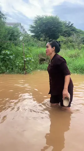 រដូវលេងទឹកម៉ែជេ មកដល់ទៀតហើយ😂