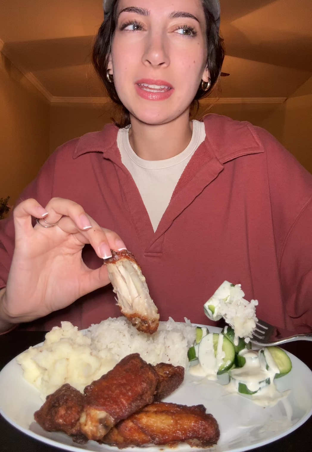 Help me convince her guys @Audreyyy #chickenwings #wings #chickenwings #mashedpotatoes #airfryer 