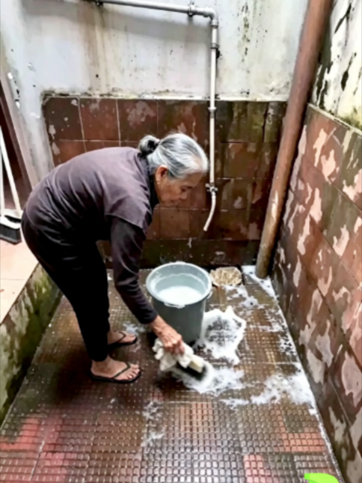 Seaways panlinis ng banyo.Hango sa halaman.Banayad at hindi nakakairita.Habang epektibong nakakalinis ng mantsa, nakakapatay din ng mikrobyo.Dilaw na mantsa.Mantsa ng ihi.Kalawang.Madaling linisin.Mabango at malinis ang banyo.Mas panatag ang loob ng mga bata.#seaways #philippines #manila #clean #CleanTok #cleaning #cleaningtiktok #homecleaning