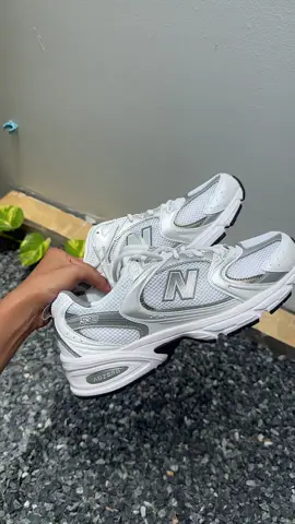 New Balance 530White Silver Metallic Clearance Sale ❤️‍🔥 Unisex Size အစုံ 14.9.2026 ရက်နေ့မှာ ဝယ်ယူဖို့အချိန် 24 နာရီပဲရမယ့် Clearance Short Term Sale ပါ Full Prepaid ပါ ငွေအပြည့်လွှဲထားမှသာလျှင် Order ဝယ်ယူပေးမှာဖြစ်ပါတယ် Size စုံရမှာပေမယ့် ထုံးစံအတိုင်း ကုန်တာမြန်တဲ့အတွက် Size မရခဲ့ရင်ငွေအပြည့်ပြန်အမ်းပေးသွားမှာပါ Clearance Sale မလို့ လက်ခံနိုင်လောက်တဲ့  Error ပိစိလေးတွေပါပါမယ် ဒီ Clearance Sale ကို ဝယ်ပေးလာတာအကြိမ်ရေများနေပါပြီ Error ဆိုတာတကယ်ကိုလက်ခံနိုင်လောက်တဲ့အနေအထားပါ လက်မခံနိုင်တဲ့အနေအထားဆိုလည်း Cus စိတ်တိုင်းကျ ငွေအပြည့်ပြန်အမ်းပေးသွားမှာပါ ရောက်လာတဲ့အခါ အကုန်စစ်ပေးမှာမလို့ စိတ်ချလက်ချယူလို့ရပါတယ် 14.9.2026 ရက်နေ့ ည 11 နာရီ Order ပိတ်ပါမယ် Website မှာလုဝယ်ရမှာမလို့ အဲ့မတိုင်ခင် ကုန်သွားတာမျိုး ဖြစ်နိုင်ပါတယ် Website Order တွေမလို့ Shopping Bag လုံးဝမပါပါဘူး  Website Order တွေဖြစ်တာကြောင့် Admin တို့အိမ်ကိုရောက်မယ့် ကြာချိန်လေးရှိပါမယ် ဆိုတော့ ဒီ Items တွေအတွက် October 1st Week လောက်မှာမှ Delivery Process တွေစပါမယ် ❗ #authenticdept #newbalance #newbalance530 #newbalance530whitesilvermetallic  #newbalance530sale