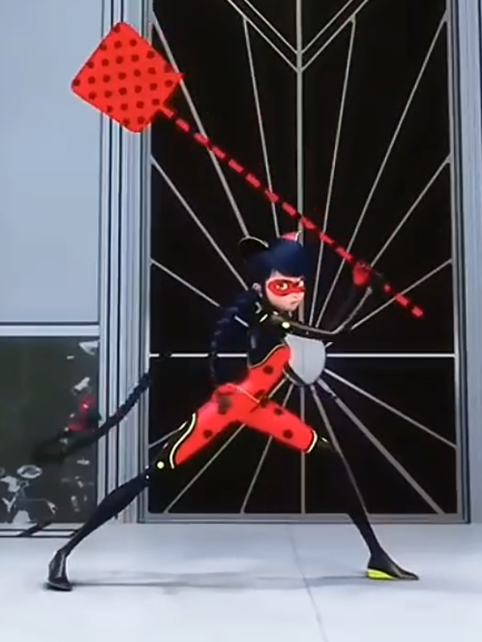 Мухобойка 😅 #ladybugandcatnoir #miraculous #marinette #monarch 