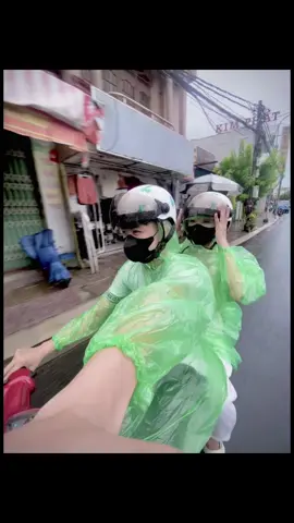 “Nắng đã đi cùng nhau , mưa cũng đã ướt cùng nhau . Chỉ mong sau này khi trời quang mây lạnh chúng ta vẫn còn bênh nhau 🤍” #xuhuongtiktok #tinhyeu #viral #abcxyz 
