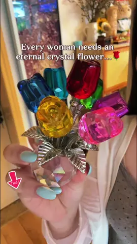 A stunning crystal rose bouquet that sparkles from every angle. Elegant, eye-catching, and perfectly sized for desks or gifts -adds instant luxury and charm to any space. #flower #sohochic#Giftldeas #Crystal #homedecor