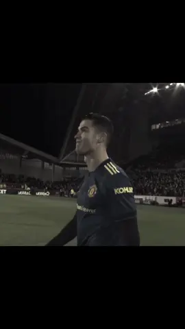 اخلي صورته ‏بحضني ‏ليالي😔!#fyp #cristianoronaldo 