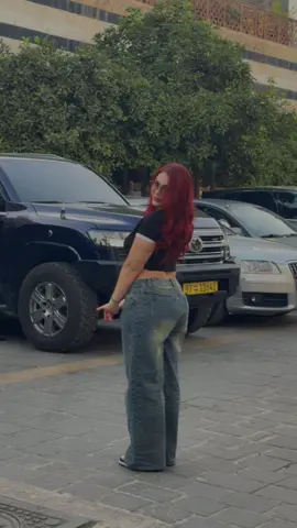 بلوزتها مالا لزوم❤️