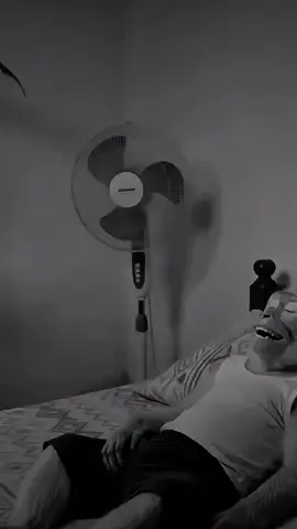مسوي فيها ذكي 🫤💔🥹😂#عبارات #ابو_عسكر🧣 #tylerthecreator #تصميم_فيديوهات🎶🎤🎬 #قصف_جبهات😎 