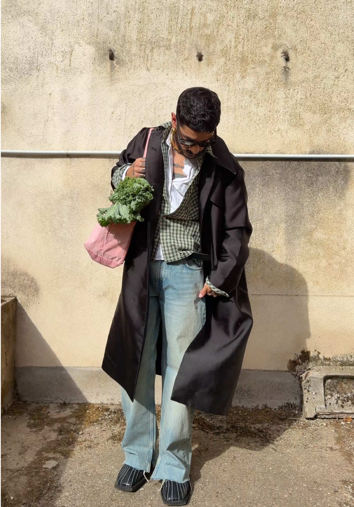Outfit of the market Ref des pièces Trench Sandro Jean &otherstories Chemise KarlKani Bottes Rombault Lunettes Rayban #outfit #tenuedujour #mode #menstyle #styleinspo 