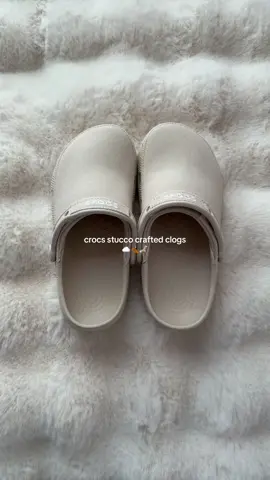 crocs with no holes?! i love these for fall 🤍🍂 #crocs #fallfashion #womensshoes #tiktokshopstockup #tiktokshopcreatorpicks 