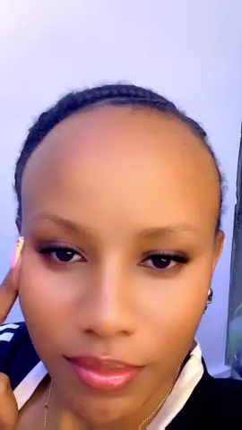 Let’s install cluster lashes for the very first time 🥰#creatorsearchinsights #tryingclusterlashesforthefirsttime #clusterlashes #lashes #viralvideo 