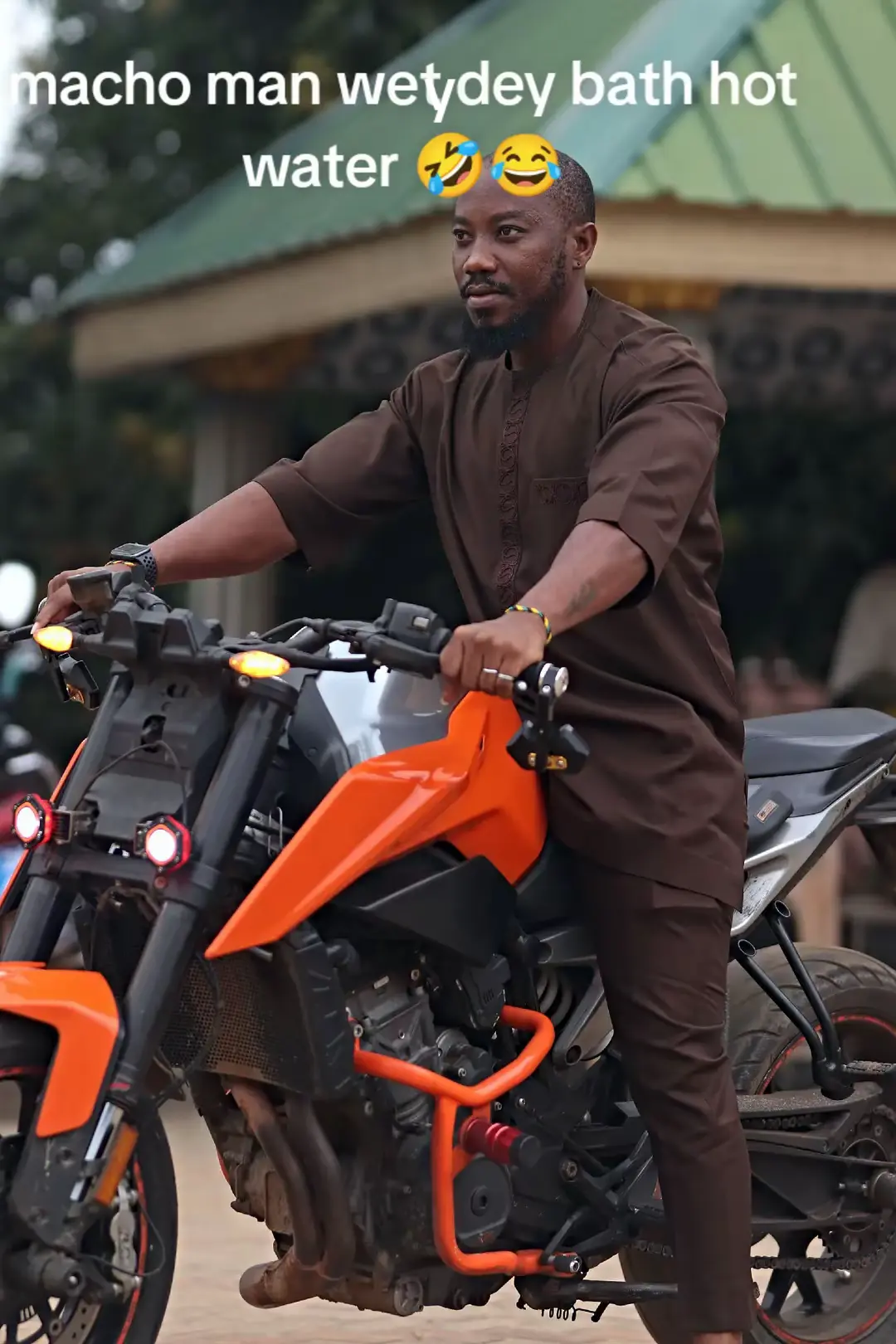 macho Man wey dey bath hot water 🤣 