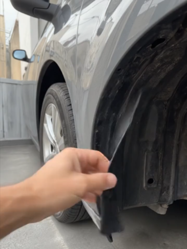 Uma pecinha pequena pode resolver aquele acabamento solto que incomoda todo dia #DicaAutomotiva #PresilhasPlásticas #KitAutomotivo #AcessóriosAutomotivos #PresilhaAutomotiva
