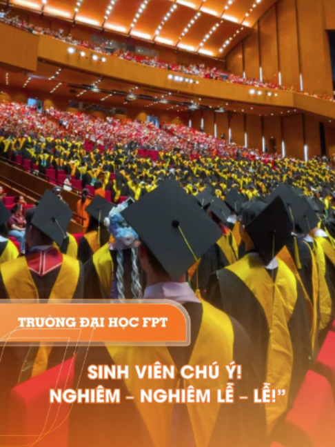 🎓 TRONG NGÀY TỐT NGHIỆP, ĐÂY CÓ LẼ LÀ KHOẢNH KHẮC ĐẸP NHẤT “Sinh viên chú ý! Nghiêm – Nghiêm lễ – Lễ!” Giữa khán phòng rộng lớn, hàng nghìn Tân cử nhân FPTU đồng loạt cúi đầu trước cha mẹ – những người đã luôn ở phía sau, trao niềm tin, nâng đỡ và đồng hành trong suốt những năm tháng đại học. 💌 Không chỉ là một nghi thức trang trọng, cái cúi đầu ấy còn là lời cảm ơn lớn lao và chân thành dành cho những người đã góp phần làm nên hành trình trưởng thành của mỗi sinh viên hôm nay. Có những lời cảm ơn không cần nói thành lời. Chỉ một cái cúi đầu cũng đủ để chứa đựng thật nhiều yêu thương, biết ơn và tự hào. 🧡 #TruongDaiHocFPT #FPTU #LeTotNghiepFPTU #FPTUniversity #FPTUGraduation