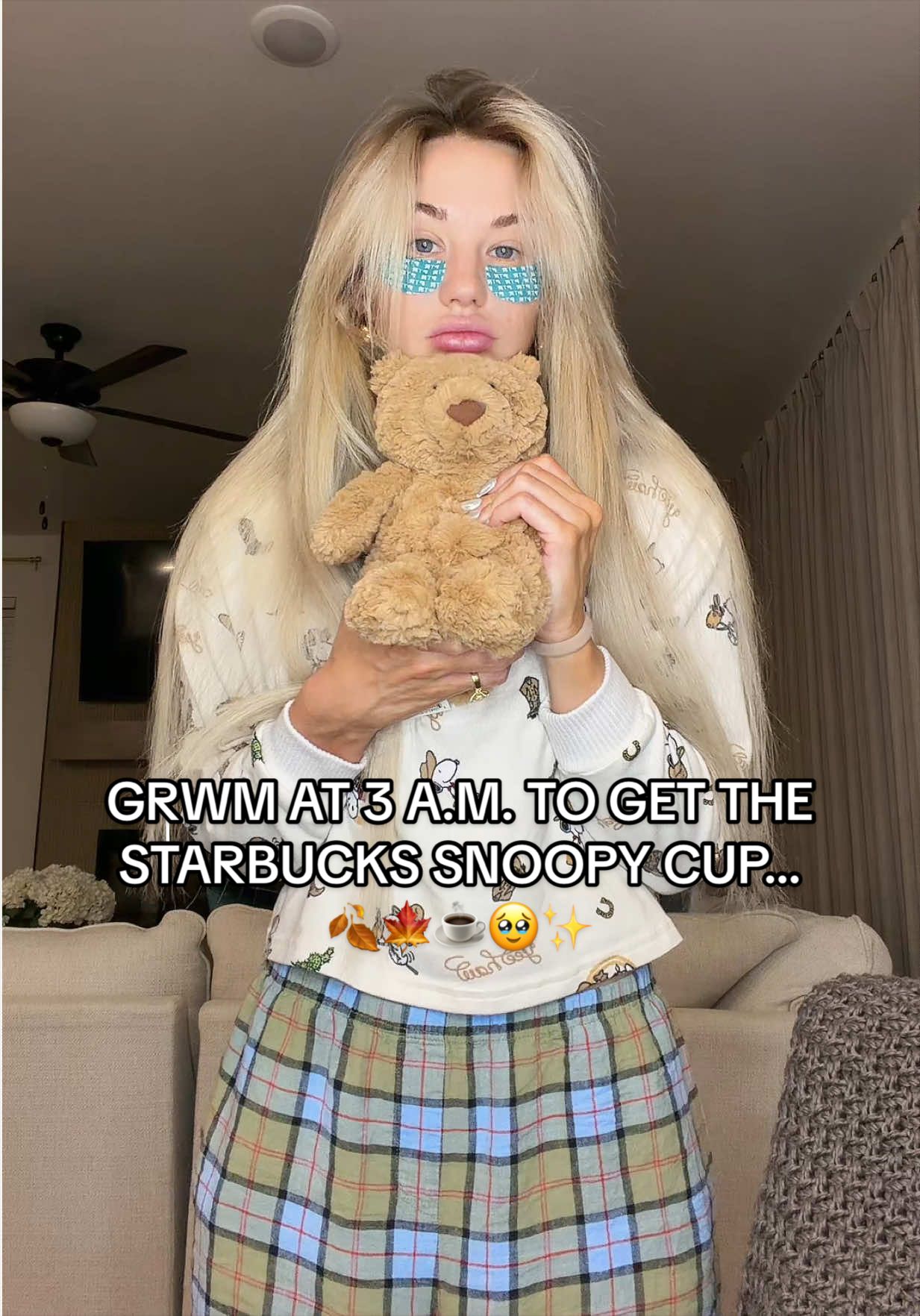 fingers crossed i get this snoopy cup🤞🏼🥹🍁🍂✨ #starbucks #starbuckscup #grwm #getreadywithme #snoopy