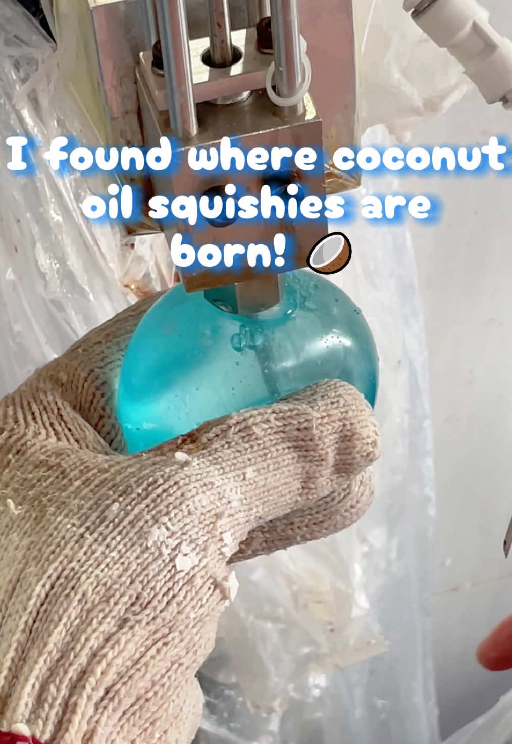 So many coconut oil squishies are waiting for you! 🥥 #factory #squishy #playgoro #wholesale #coconutoil 