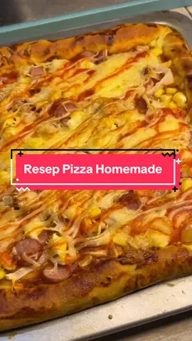 ✨Resep Pizza Homemade✨ Porsi untuk 2 loyang Larutkan selama 10 menit : • 300ml air hangat • 2 sdt ragi instan • 4 sdm gula pasir Adonan Pizza : 📌 500gr tepung pro tinggi (cakra kemb*r) 📌 Larutan ragi tadi 👆🏻 📌 3-4 sdm margarin 📌 1 sdt garam  ( campur dan uleni bahan sampai tercampur rata) Diamkan selama 40 menit  Bagi 2 adonan, lalu dibentuk dan berikan topping 🤗 Topping : 📌 Saus bolognese 📌 Bawang bombay 📌 Jagung  📌 Sosis 📌 Keju mozarella Atau sesuai selera 🤗 Panggang di oven 20 -25 menit (aku pake oven gas) atur suhu 200°C api atas bawah  #pizzahomemade🍕 #belajarbaking #baking 