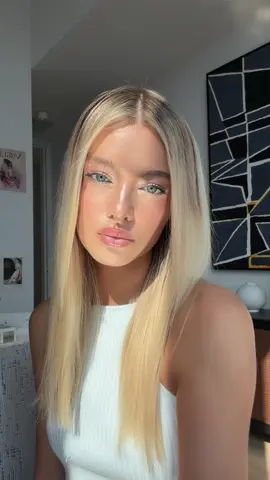 This glammm ate⭐️ using my fav diamond balm in “how many carats” @Fenty Beauty 