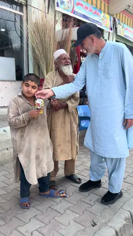 #TikTokCreatorSearchInsightsIncentive  Baba k sath madad❤️ #tiktok #viral #foryou #fyp 
