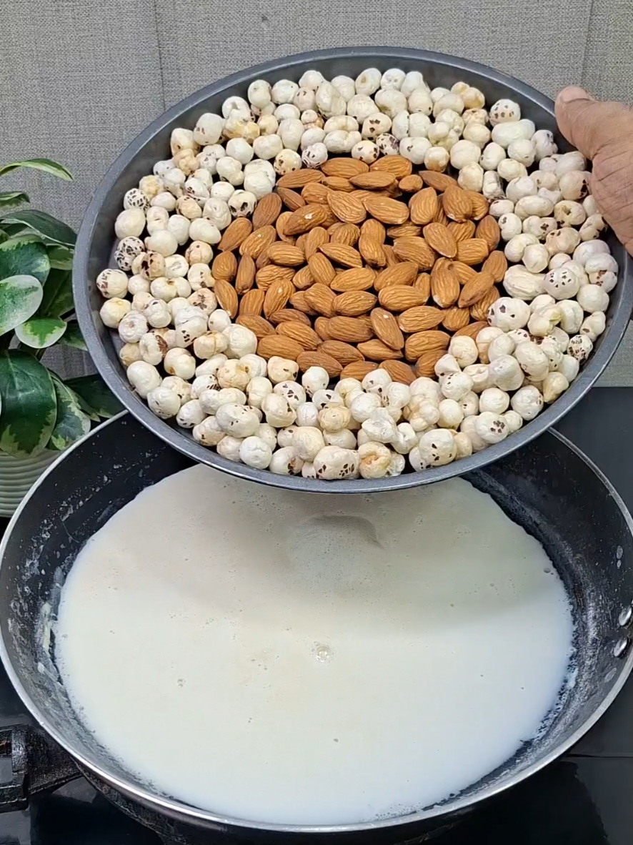 Foxnuts & Almond Dessert Recipe | Amazing Makhana Badam Halwa Recipe | A Delicious Healthy Dessert #almond #foxnuts #dessert #viral #recipes 