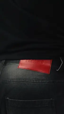 👖 Qual desses modelos combina com a identidade da sua marca? Confira alguns dos nossos modelos de Etiquetas Premium para Cós de Jeans e veja como diferentes acabamentos podem valorizar a apresentação de cada peça.  Escolha o estilo que mais representa sua marca e dê um toque único ao seu produto. Pedido mínimo a partir de 100 unidades 🔗 Clique no link da Bio 🚚 Enviamos para todo o Brasil #EtiquetasPremium #EtiquetasParaJeans #ModaJeans #MarcaDeRoupas #PrivateLabel