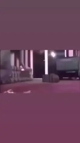 برج الساعة في مكة المكرمة، المعروف رسمياً باسم برج ساعة مكة الملكي، هو أحد أشهر المعالم الإسلامية والعمرانية في العالم، ويقع ضمن مشروع أبراج البيت بجوار المسجد الحرام مباشرة، حيث يطل على الكعبة المشرفة ويستقبل ملايين الزوار والحجاج والمعتمرين كل عام. شيد البرج ليكون رمزًا حضاريًا يعكس مكانة مكة المكرمة، وليوفر خدمات متكاملة لزوار بيت الله الحرام. يبلغ ارتفاع البرج حوالي 601 متر، مما يجعله من أطول المباني في العالم، كما يضم أكبر ساعة برج في العالم، حيث يبلغ قطر كل واجهة من واجهات الساعة نحو 43 متراً، ويمكن رؤيتها من مسافات بعيدة ليلاً. وتضيء الساعة بأعداد كبيرة من مصابيح LED، كما تعلوها عبارة 