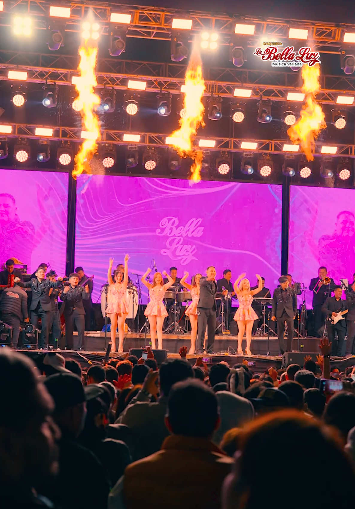 🔥💛 ¡Quilmaná, gracias por celebrar junto a nosotros! 🕺 Así vivimos una gran noche celebrando juntos el aniversario de Quilmaná. 🎶🥹 Gracias por cantar, bailar y compartir toda esa energía con nosotros. 🫶🔥 ¡Hasta pronto, Quilmaná! 💛 #LaBellaLuz #SiempreContigo #Quilmana 