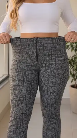 Calça flare feminina cintura alta jacquard linho com elastano e zíper frontal. #modafeminina #calcaflare #calcaflarefeminina 