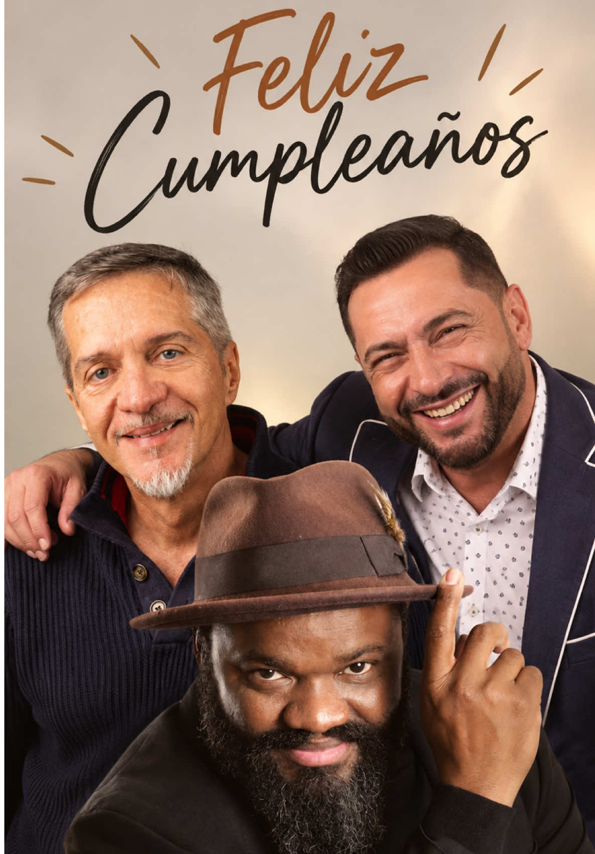 Hay coincidencias que simplemente son bonitas… y esta nos encanta. ❤️ Hoy celebramos la vida de tres grandes actores cubanos: Fernando Echevarría, Jorge Enrique Caballero y Jorge Martínez. Tres rostros, tres trayectorias y muchísimo talento que han formado parte de nuestra historia y nos han regalado personajes y momentos inolvidables. 🎭✨ Y qué mejor manera de celebrar esta hermosa coincidencia que recordándolos juntos. Aquí les compartimos este video de la película Sumbe, donde los tres compartieron escena y dejaron para siempre este pedacito de nuestra memoria audiovisual. 🎬🇨🇺 Desde CubaActores les deseamos un cumpleaños lleno de amor, salud y muchísimas bendiciones. Gracias por tanto arte y por tantas emociones a lo largo de los años. ❤️ ¡Feliz cumpleaños a los tres! 🎂🎉