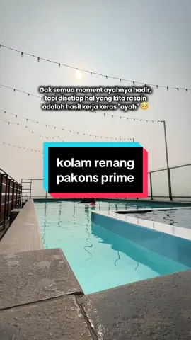ini kolam renangnya ada di rooftop ya guys. airnya ga terlalu dingin mungkin karena suhu tangerang memang panas terlebih lagi di rooftop lebih dekat dengan matahari 😅 tapi seru bisa berenang sambil liat pemandangan kota tangerang. yuk nginep disini 