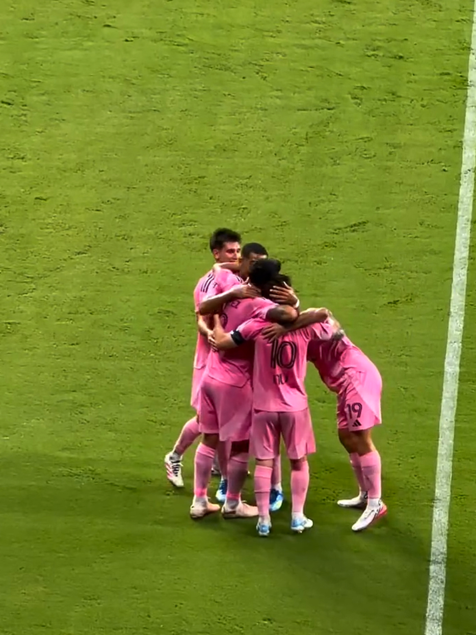 Leo Messi setelah berhasil mencetak gol hari ini 🫂𓃵👏🤩 #leomessi #messi #intermiamicf #intermiamivscruzazul #nustadiummiami 