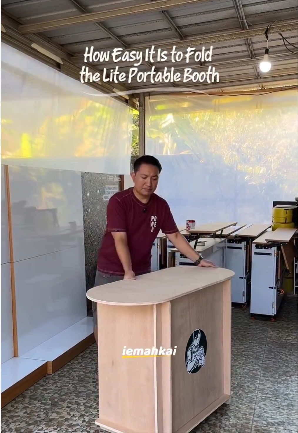 Folding your booth shouldn’t be complicated. 😉 See how easy it is to fold the Lite Booth! From a ready-to-use booth into a compact package in just a few simple steps. Praktis, ringkas, dan mudah dibawa ke mana saja. ✨ Lite Booth — simple to use, easy to fold, ready for your business.