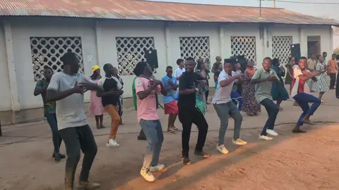 Watu wamezaliwa Ili Waimbe🙌🙌