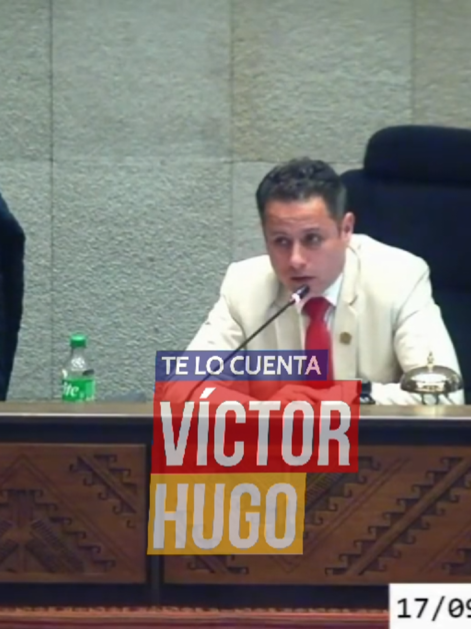 #ÚLTIMO| ASAMBLEA LEGISLATIVA APRUEBA AMPLIAR 90 DÍAS MÁS EL ESTADO DE EXCEPCIÓN  La Asamblea Legislativa Plurinacional aprobó la ampliación por 90 días del estado de excepción por conmoción interna impulsado por el presidente Rodrigo Paz. La medida, establecida en el Decreto Supremo 5707 del 14 de septiembre, logró más de 100 votos de respaldo en el pleno y extiende las facultades extraordinarias del Ejecutivo una vez que concluya el periodo inicial. Con esta decisión, el Gobierno queda habilitado para mantener operativos, controles y medidas de emergencia por tres meses más en todo el territorio nacional. El oficialismo justificó la prórroga por la persistencia de la conmoción interna, mientras la oposición cuestionó la extensión de un régimen excepcional. El aval legislativo marca un respaldo político clave para la administración de Paz, que ahora podrá continuar aplicando el estado de excepción hasta diciembre.  #TeLoCuentaVictorHugo #Bolivia  #paratiiiiiii #viral_viral_viral 
