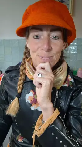 let op! Belangrijke mededeling: mensen doen zich voor als mij om te frauderen voor geld, trap er niet in #fraude  #identiteitsfraude  #oplichting  #scammers 
